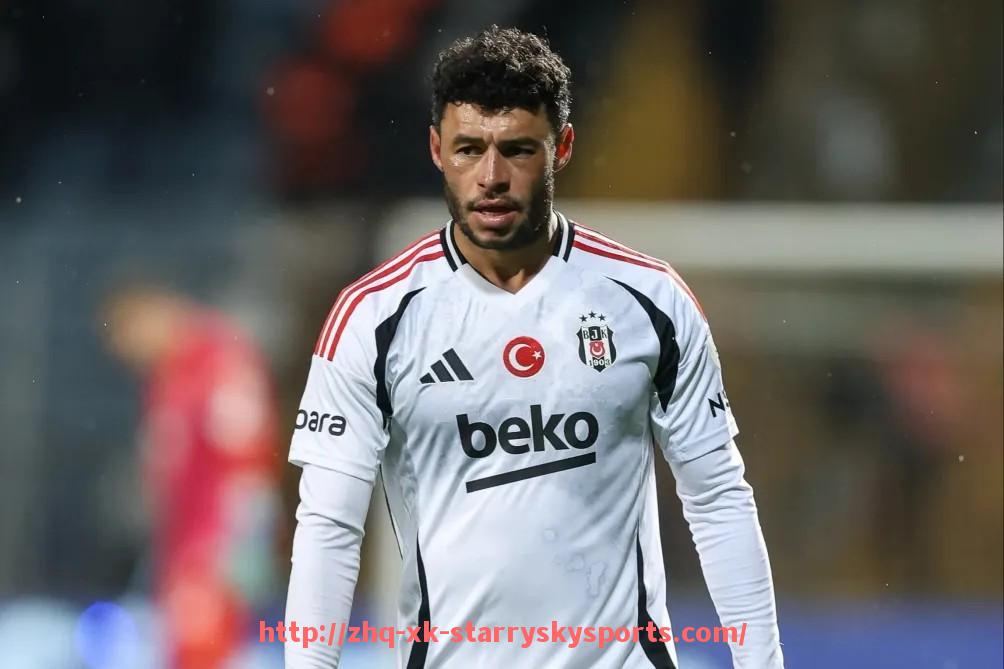 星空体育-世俱杯比赛中因体能下降被提前换下的主力球员案例分析